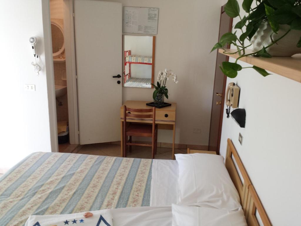Hotel Penny Римини Экстерьер фото