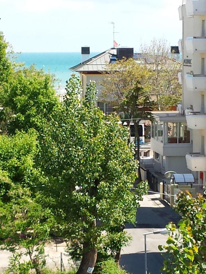 Hotel Penny Римини Экстерьер фото